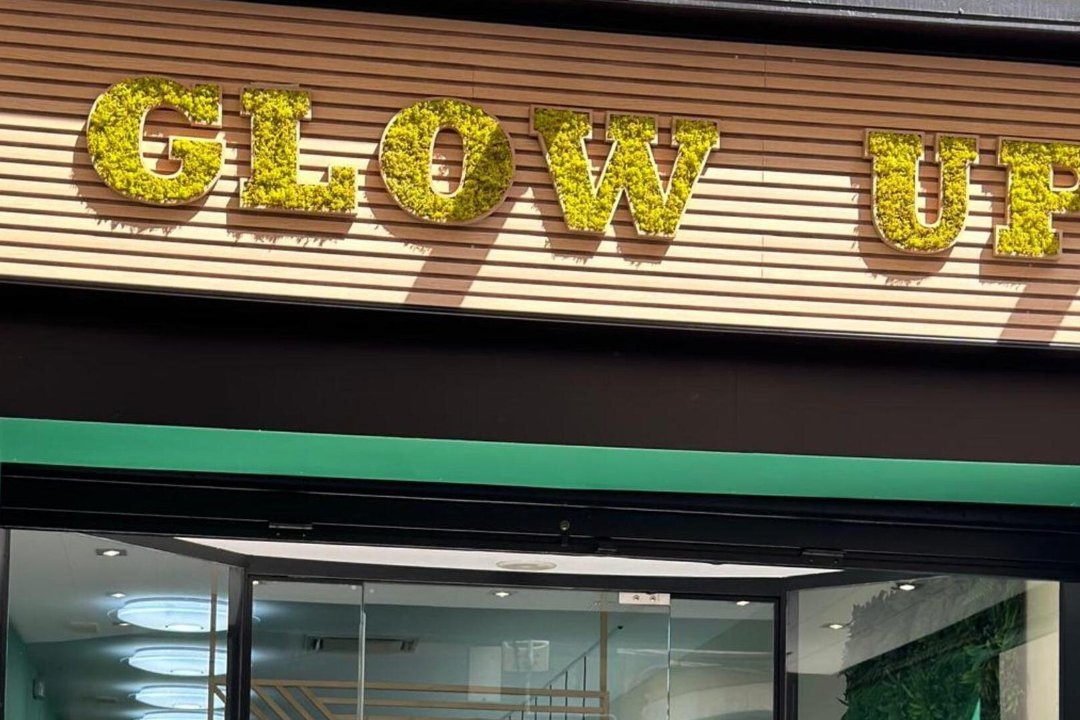 Glow Up Hair Salon, Manresa, Provincia de Barcelona
