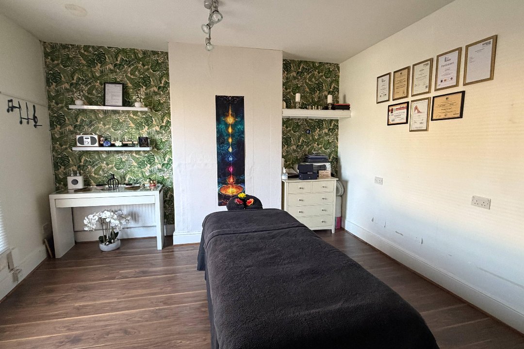 Royal touch massage, Brooklands, Trafford