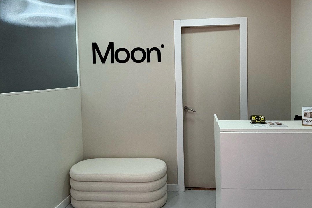 MOON by Vivi Maldonado, Barri Antic, Provincia de Barcelona