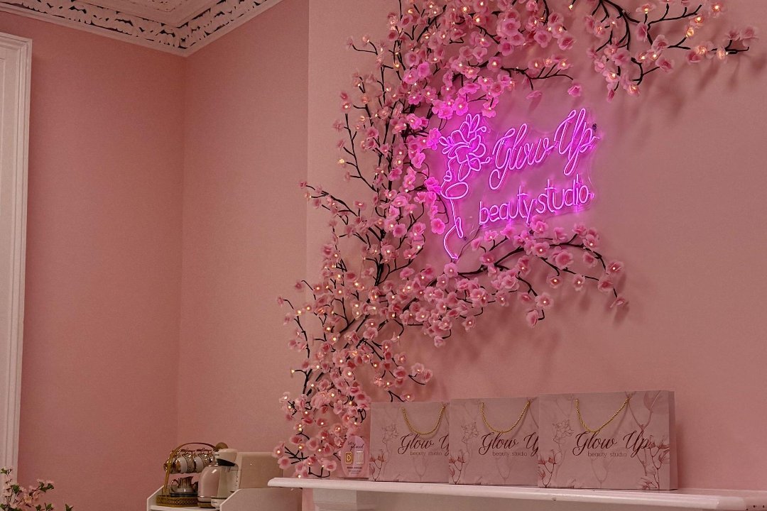Glow Up Beauty Studio, Dún Laoghaire Mallin, South County Dublin