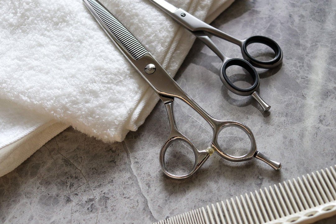 Barbearia RKS, Almada