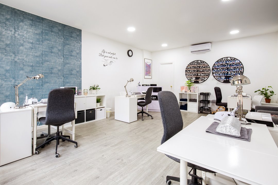 Studio Nails Badalona, Coll i Pujol, Badalona