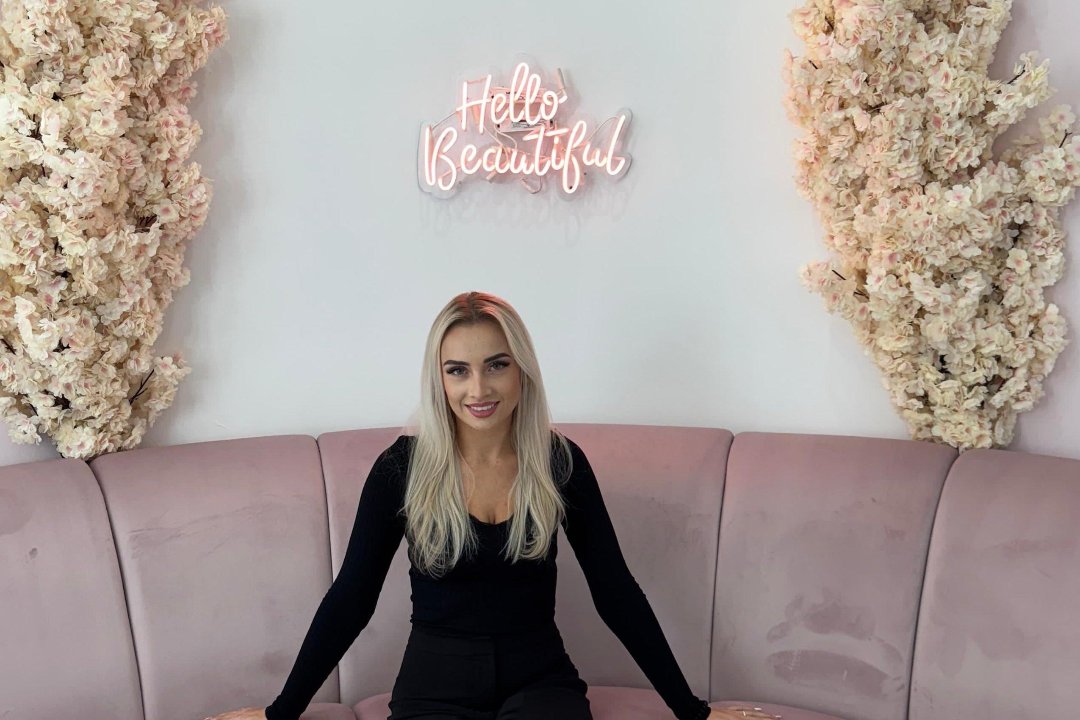 Me Time Beauty & Laser by Erika, zu weiteren Stadtteilen, Stuttgart