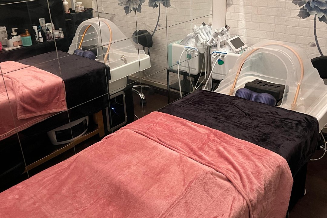 Varua Estética y Peluquería, Los Cármenes, Madrid