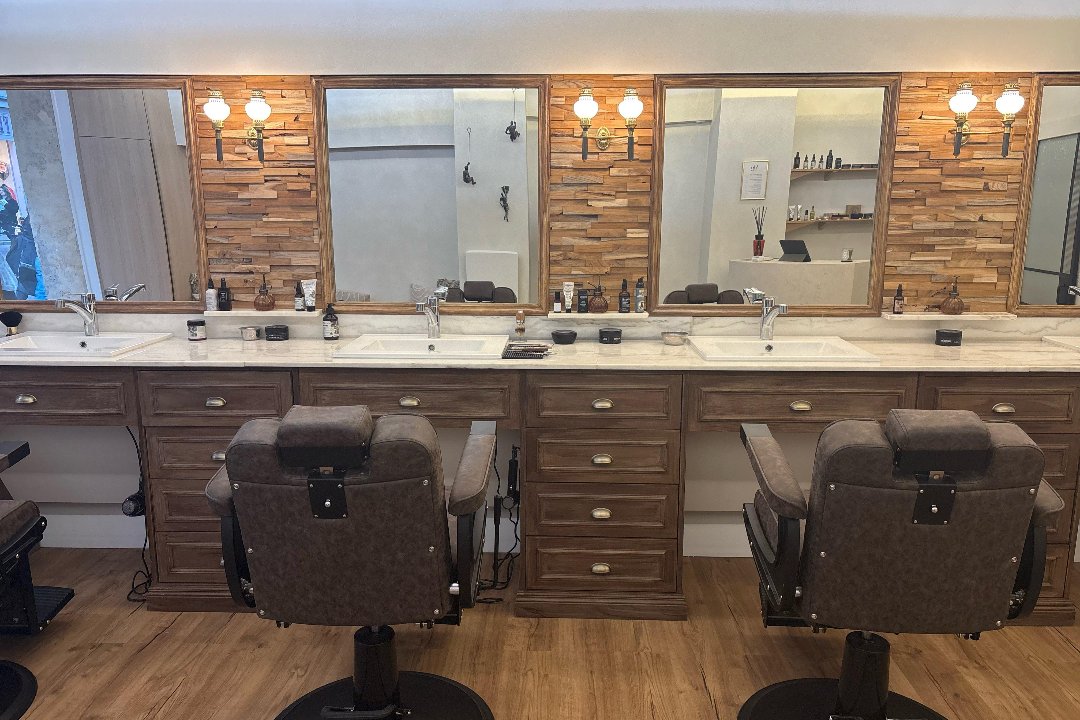 Mika Artisan Barbier, Rue Cardinet, Paris