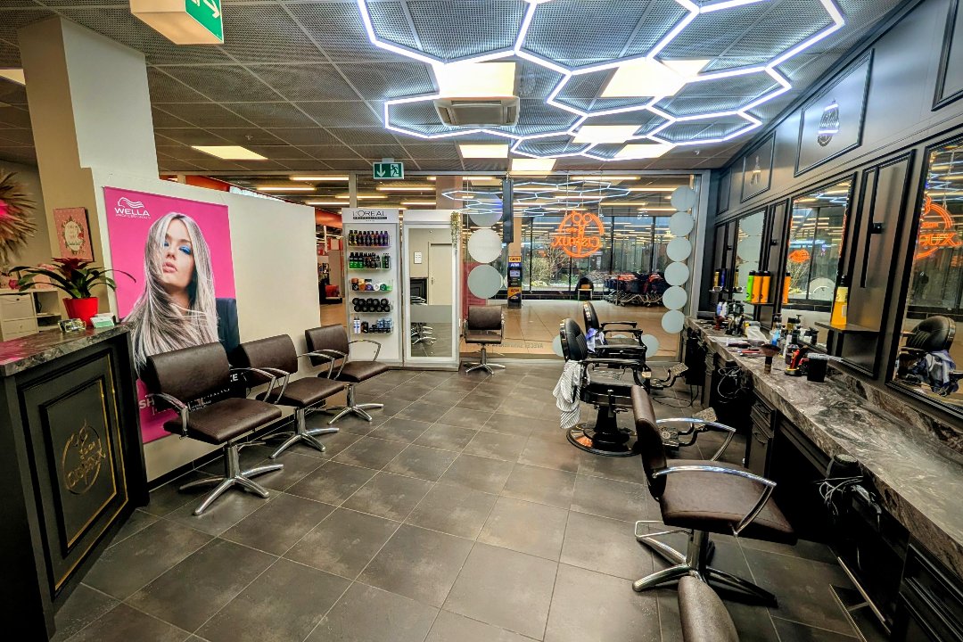 Aurelia Coiffeuse by Ciseaux d'Or, Freiburg