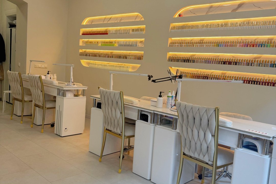 Kelly Nails Lashes & Massage, Friedrichshain, Berlin