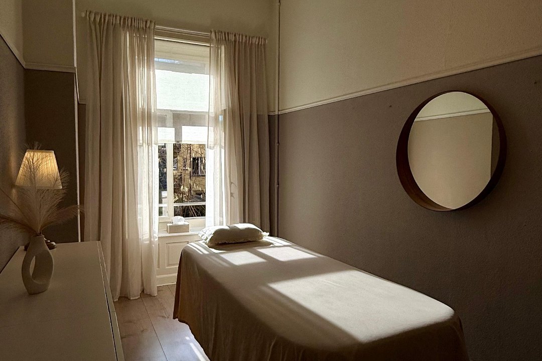 Velvéa Massage & Madero, Hottingen, Zürich