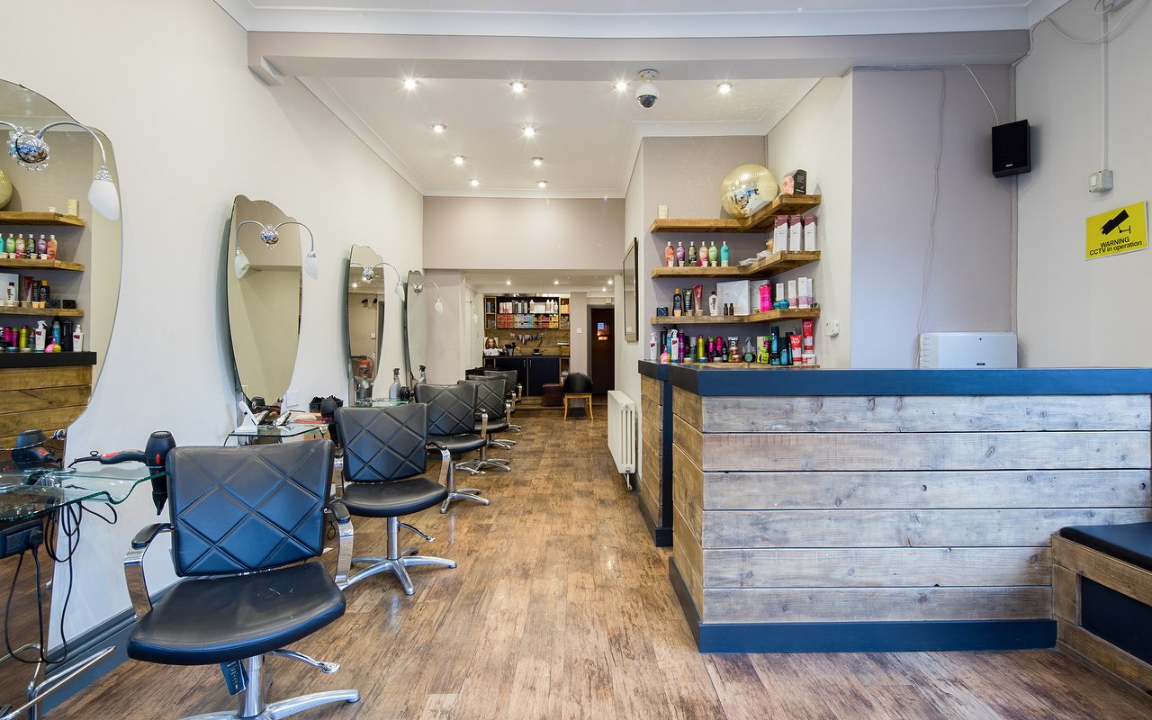 Sunbeds and Tanning Booths near Walthamstow Pumphouse Museum, London