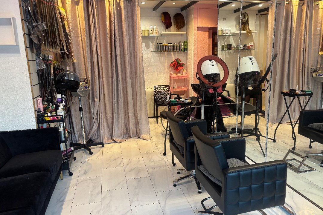 Carine Main d'or - Alfortville, Alfortville, Val-de-Marne