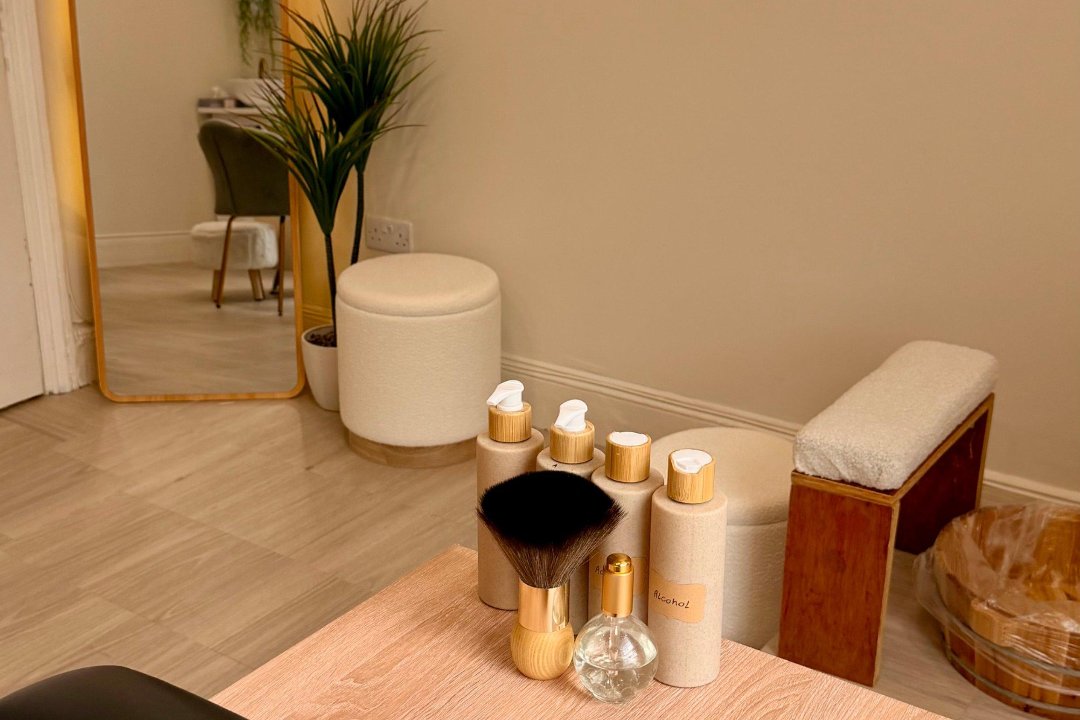 Suav Nails & Beauty, Enfield Chase, London