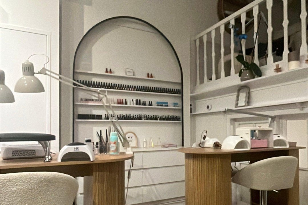 DAMLA NAILS & LASHES, Waterlooplein, Amsterdam