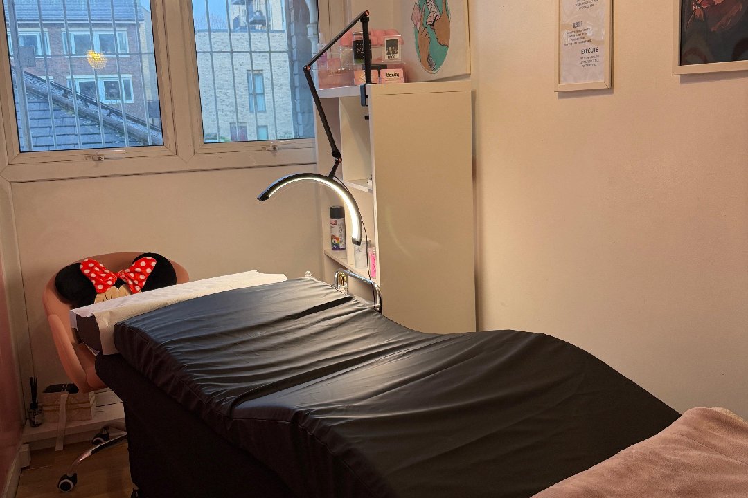 Beauty from Mars, Clapton Square, London