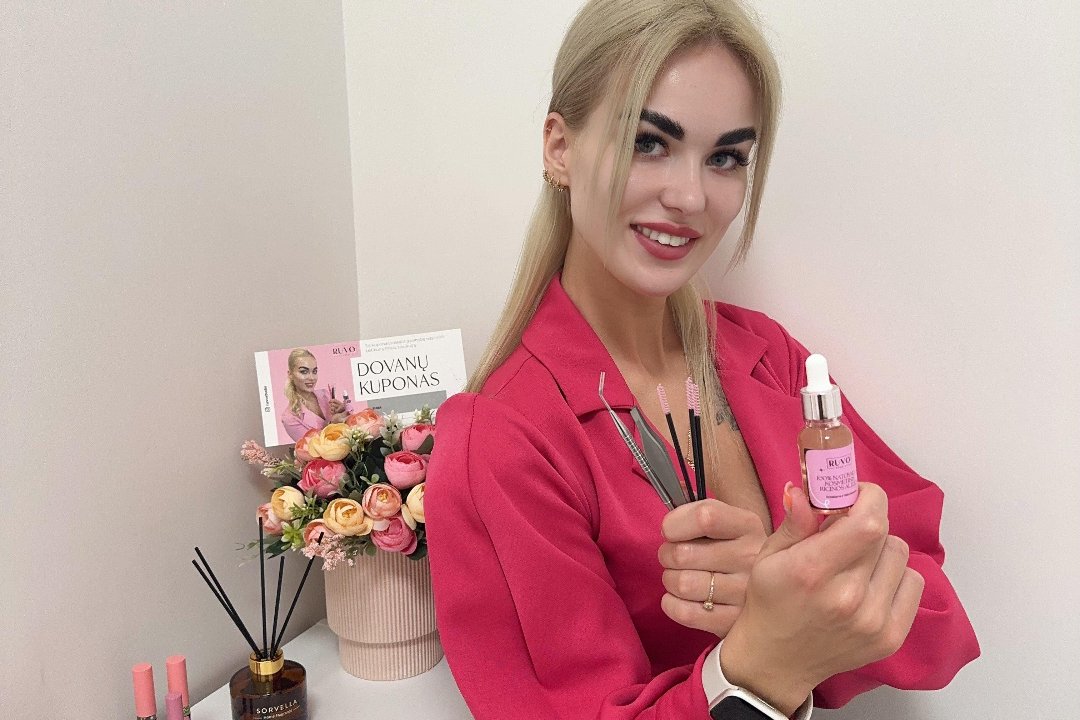 Antakių ir blakstienų meistrė Rugilė, Dainava, Kaunas