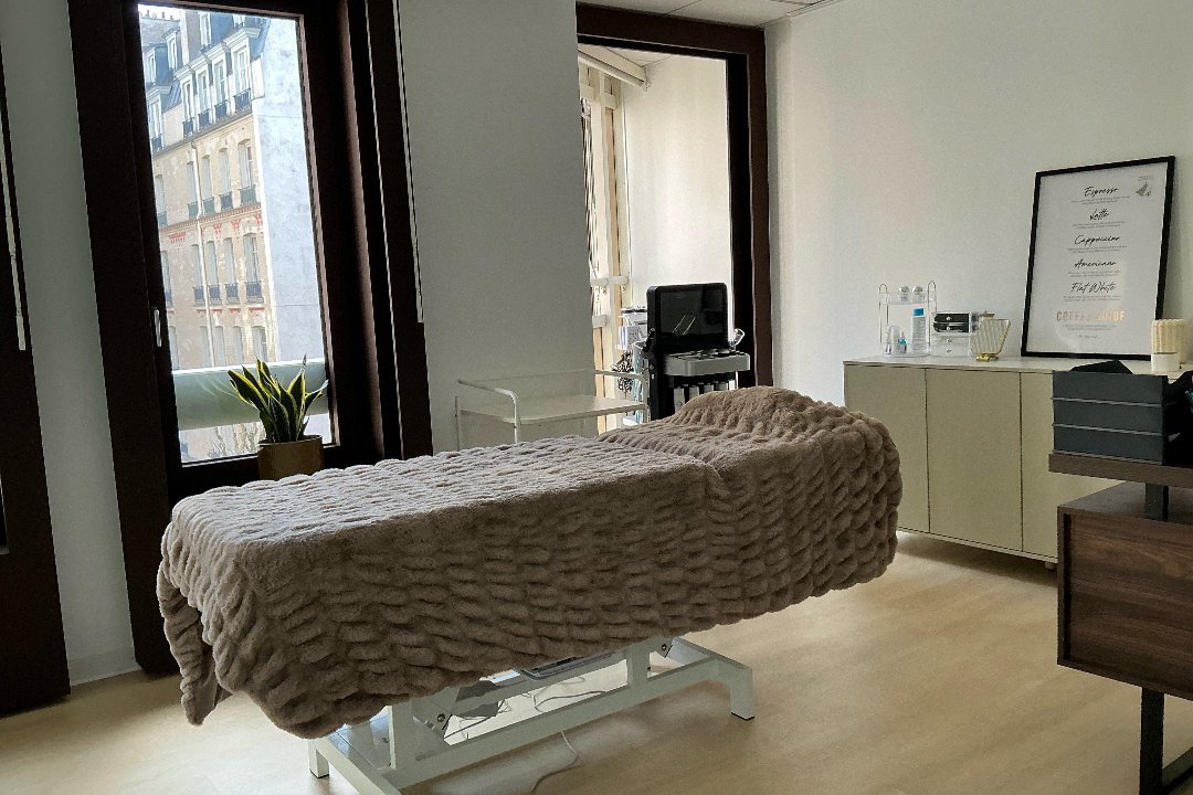 Skintys, Courbevoie, Hauts-de-Seine