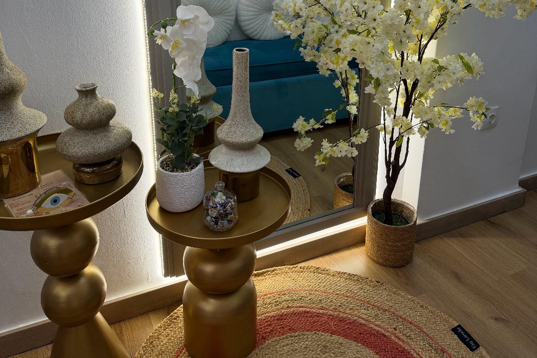 NaiLuxury Beauty Lounge, Kentro Athinas, Αθήνα