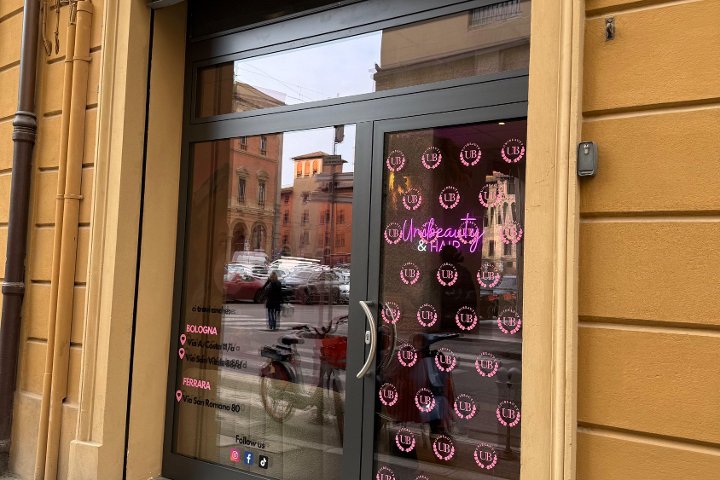 Unibeauty Via della Zecca - Onglerie Bologna - Photo de galerie - OneBooking
