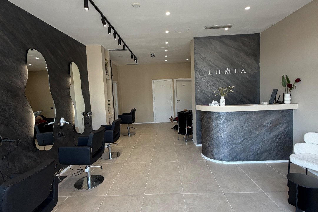 Lumia Hair Studio, Latina