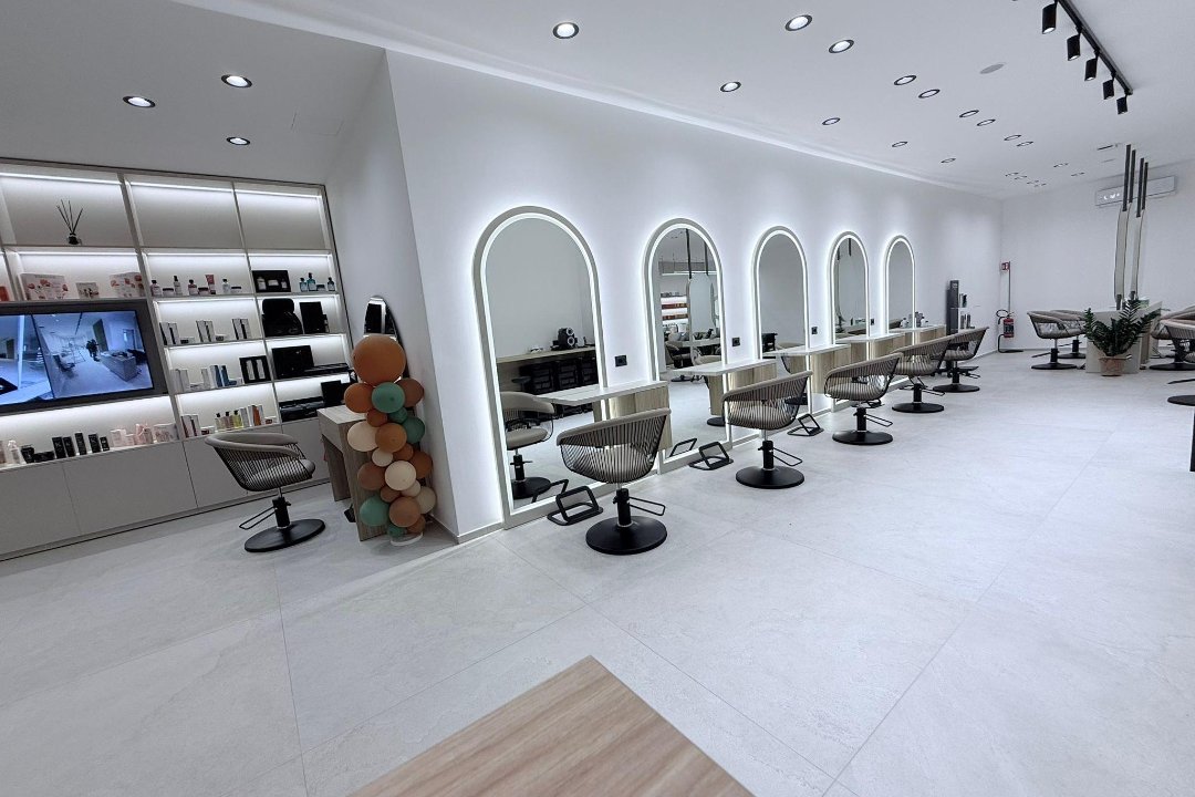 Eleonora Gattuso Parrucchieri - S.G. La Punta, Italia