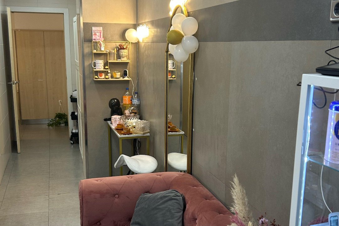 Happy Nails Beauty, El Camp de l'Arpa del Clot, Barcelona