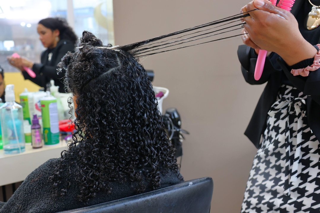 Maritza Vibe - Curly & afro specialists in Rotterdam, Rijnhaven metro, Rotterdam