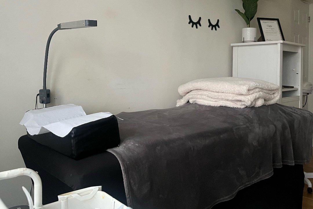 Lash Lovin’, Norwood New Town, London