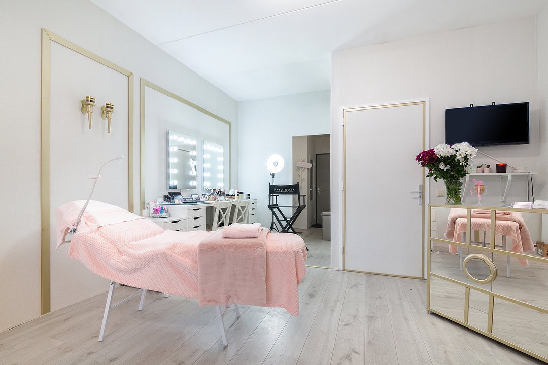 Nazli Çelik lashes & makeup artist, Pijlsweerd, Utrecht