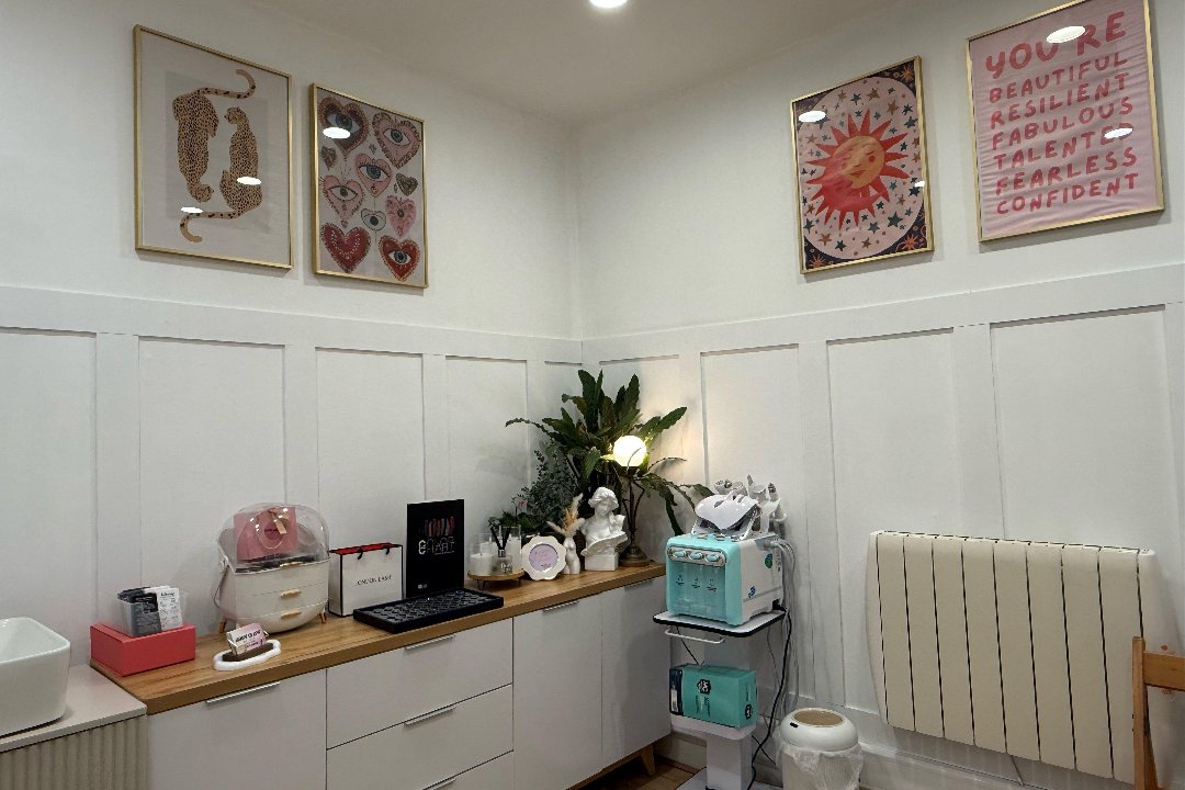 Body Glow by Nyx, North Wembley, London