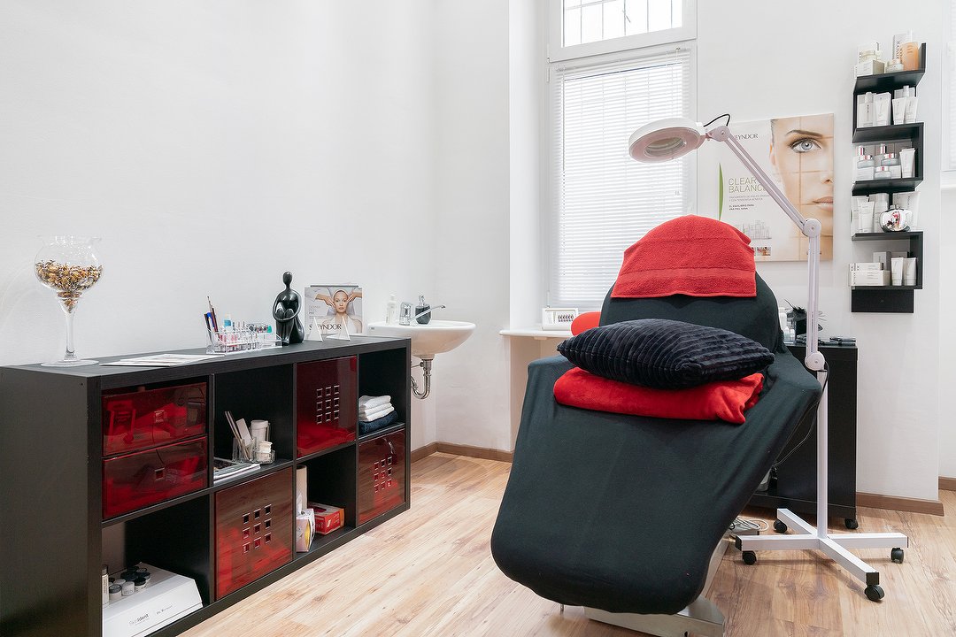 Beauty By Alyona im Salon Violett, Wilmersdorf, Berlin