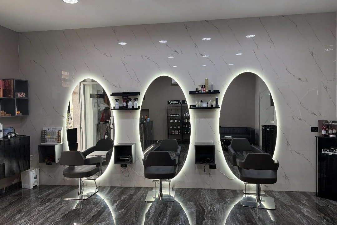 Ranieri Saloon, Napoli