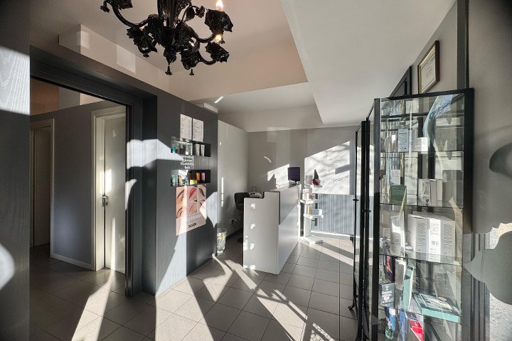 Yanart Brows presso Sun Fashion - Sourcils & cils Bergamo (BG) - Photo de galerie - OneBooking