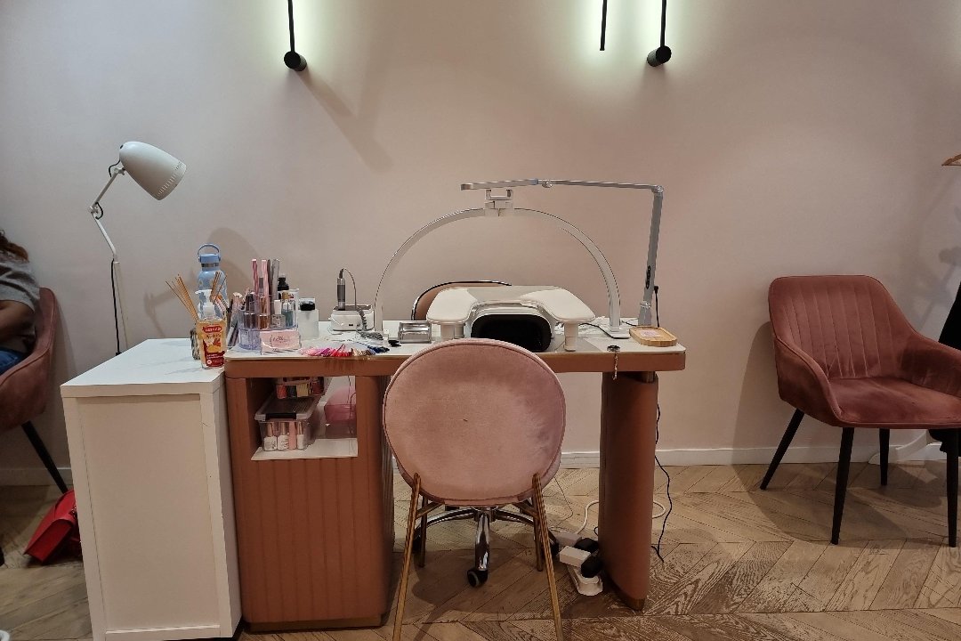 b.Elle By Mada, Rue de Maubeuge, Paris