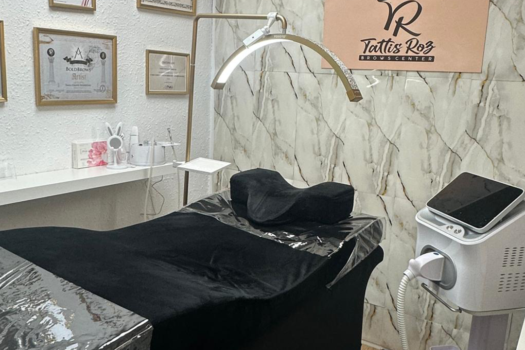 Tattis Roz, Mare de Déu de Montserrat, Barcelona