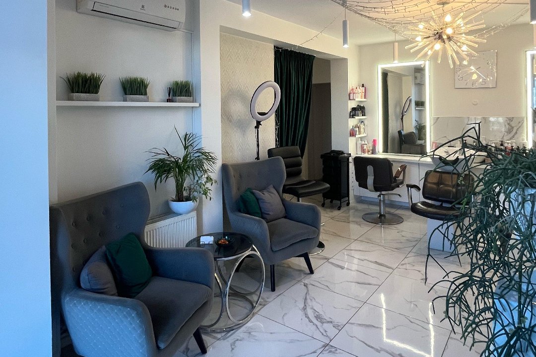 Emilė Nails, Eiguliai, Kaunas