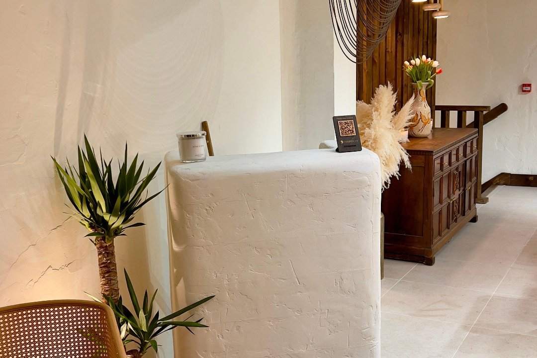 Hairschi, Middlesex Street, London