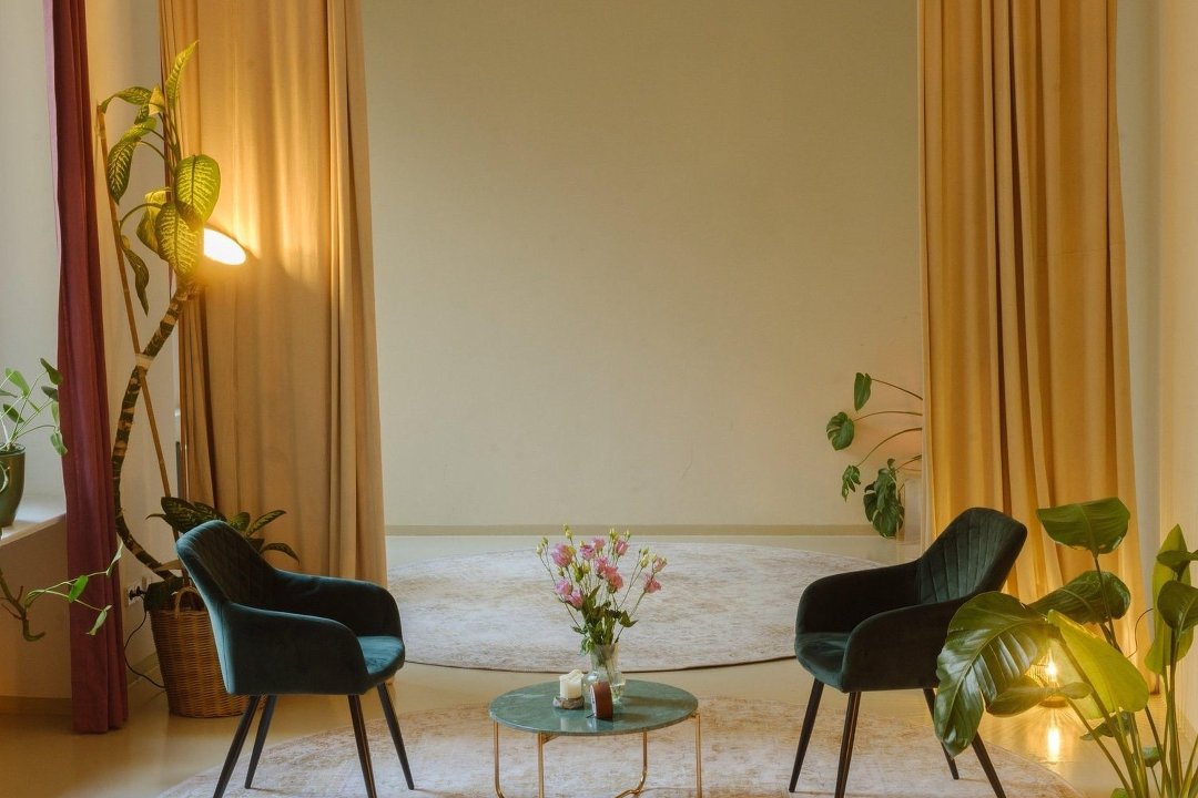 Muy Lunar Massage - Osmos Studio Berlin, Schillerkiez, Berlin