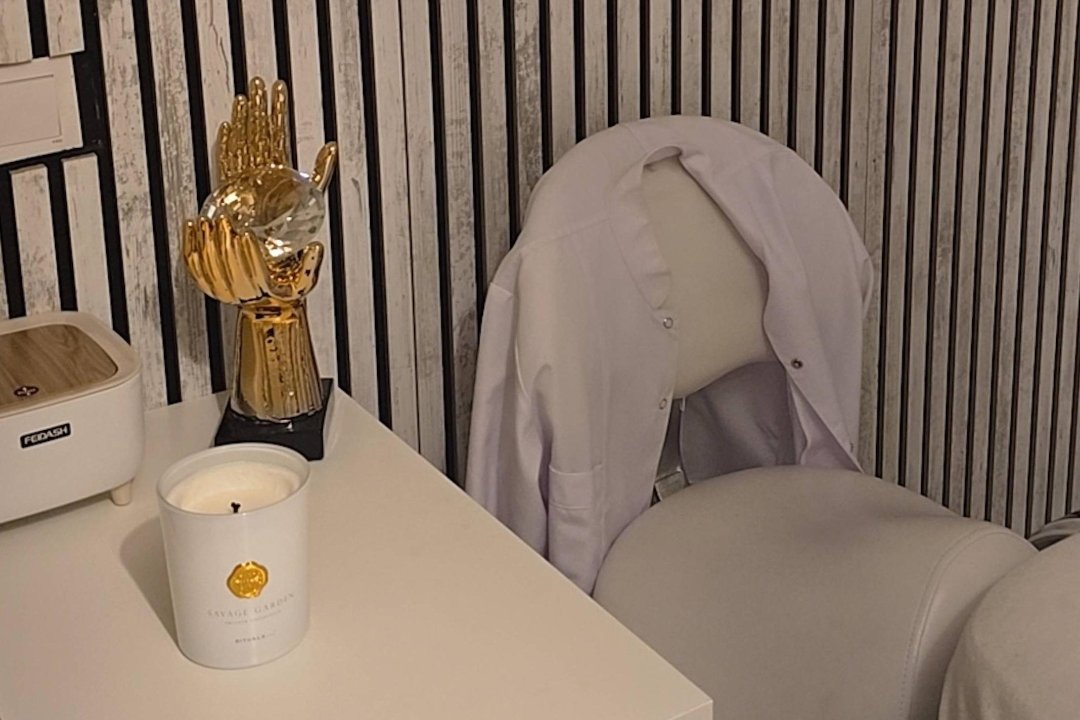 Dermaney Beauty, Simon Carmiggelthof, Den Haag