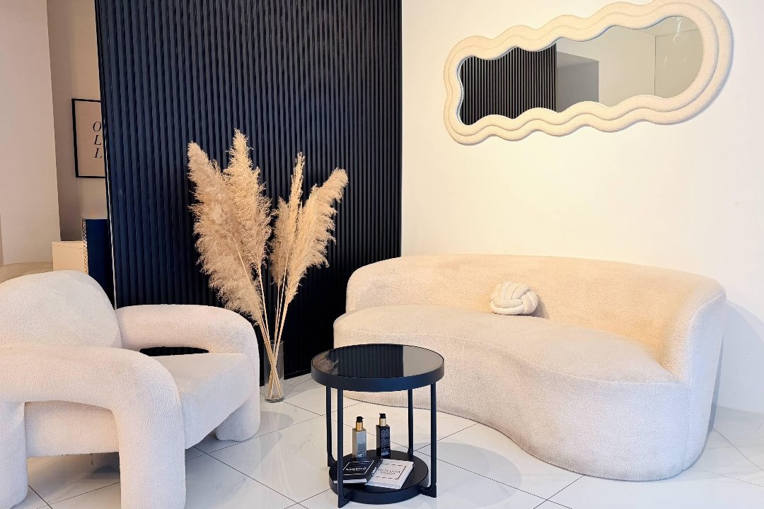 Menura Beauty in Skynsstudio, Altstadt-Süd, Köln