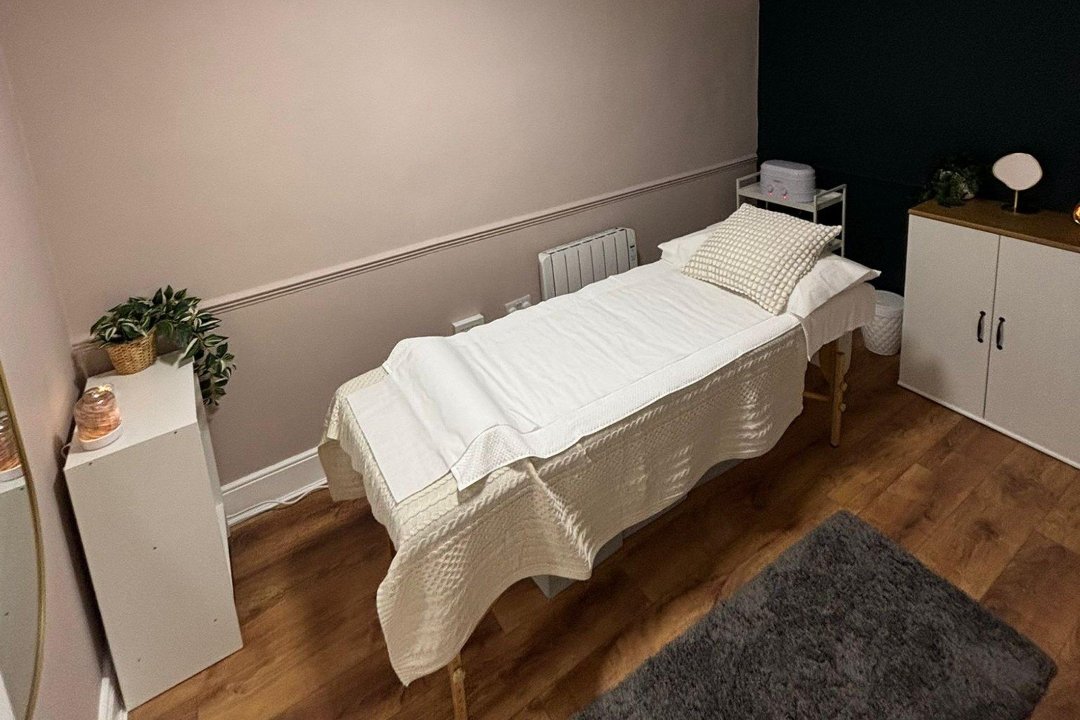 Essence Luana Paiva, Merrion Square, Dublin