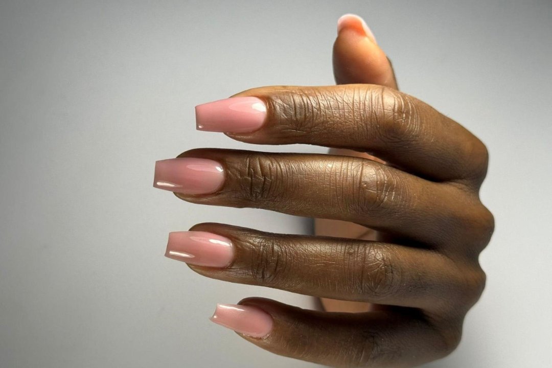 Bloom Hair by Linda, Avenue des Champs-Elysées, Paris