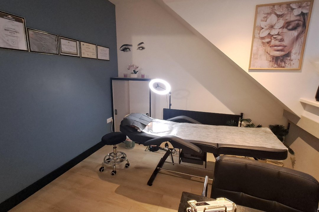 Yash Brow & Wax studio, IJsselmonde, Rotterdam