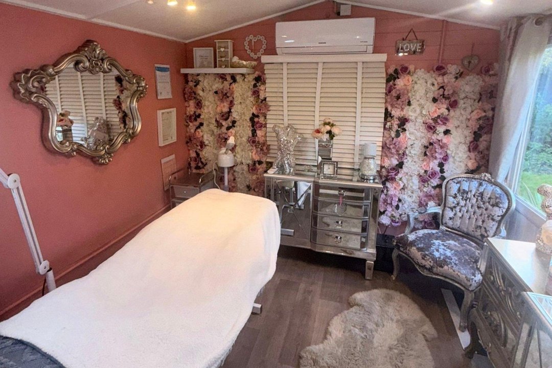 Platinum Nails & Beauty, Southampton