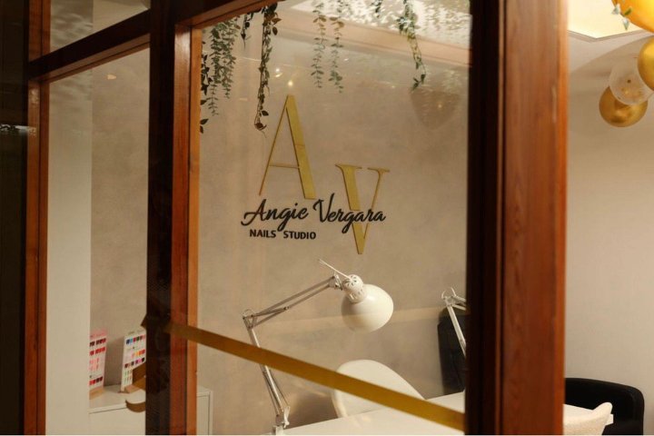 Angie Vergara Nails Studio - Onglerie Valladolid - Photo de couverture - OneBooking