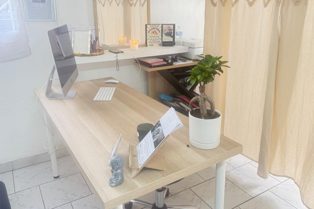 Ferrara lisa Naturopathe Magnétiseuse, Vauban, Marseille