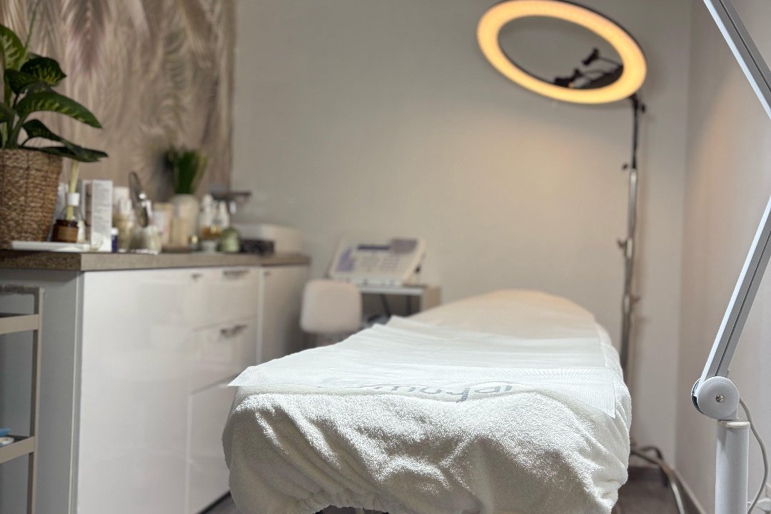 Golos Lena - PMU e Elettroepilazione, Buenos Aires - Città Studi, Milano