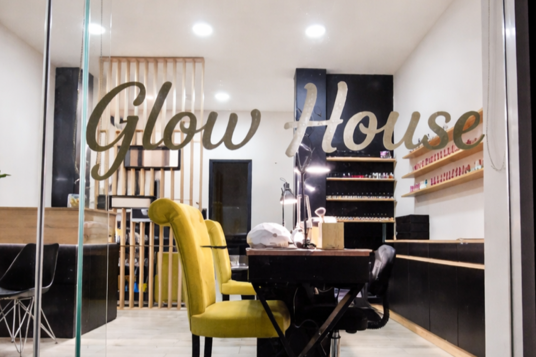 Glow House, Πετρούπολη, Αττική