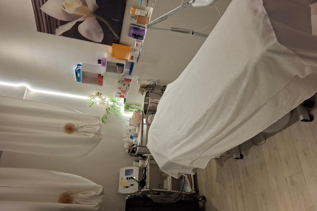 Nuova Estetica Paola, Ferrara, Emilia-Romagna