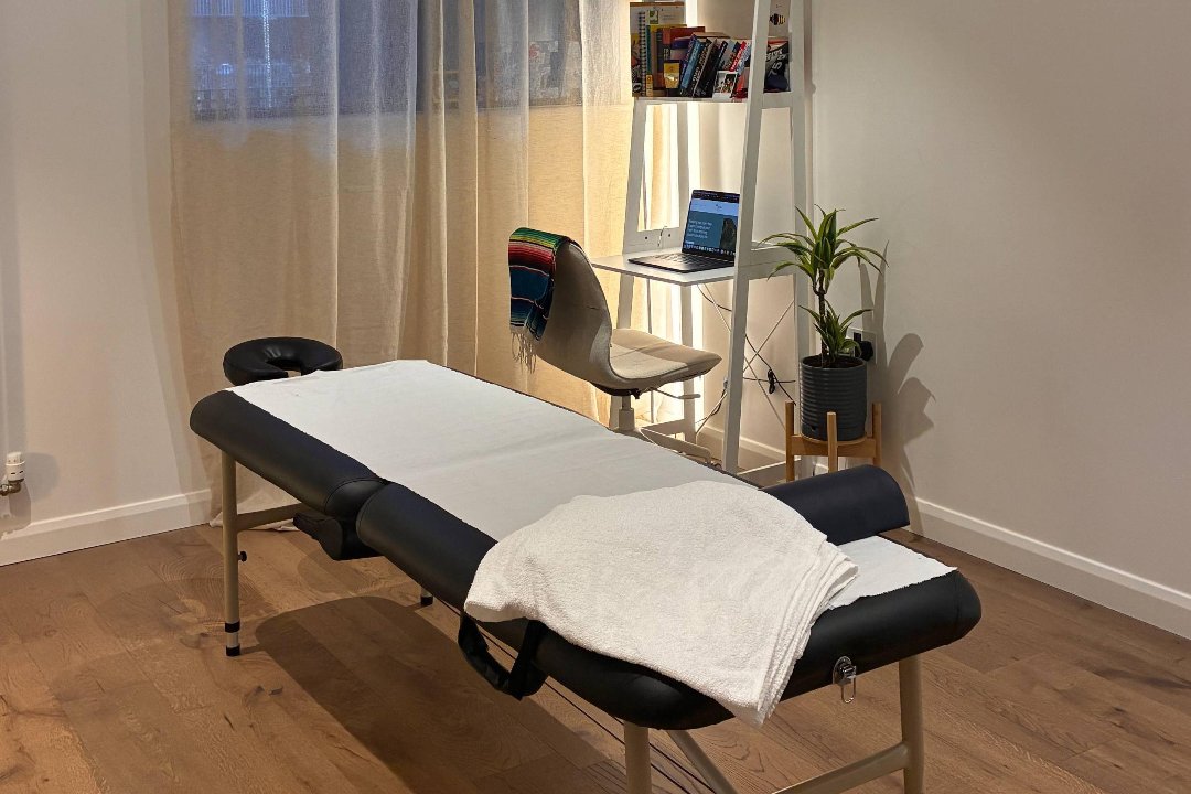 Bea Aligned - Sports & Remedial Massage, Bow, London