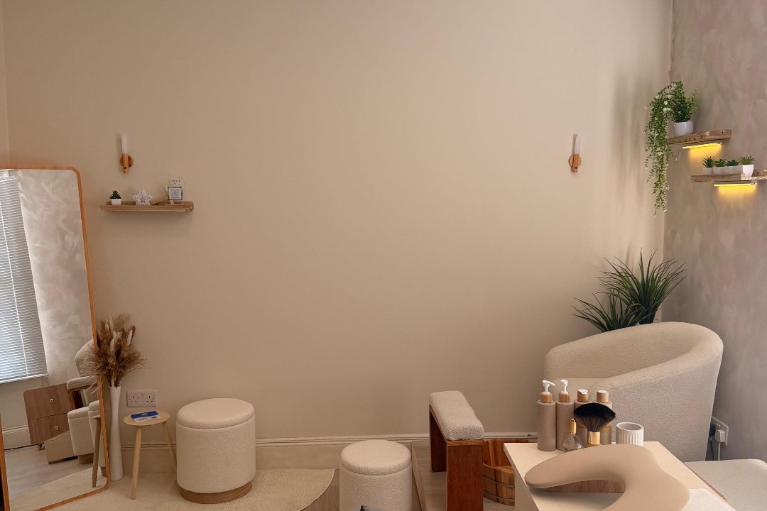 Suav Nails & Beauty, Enfield Chase, London