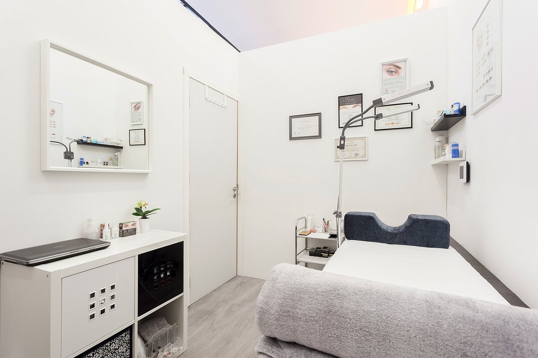 White salon - Beauté du regard, Louise, Brussels